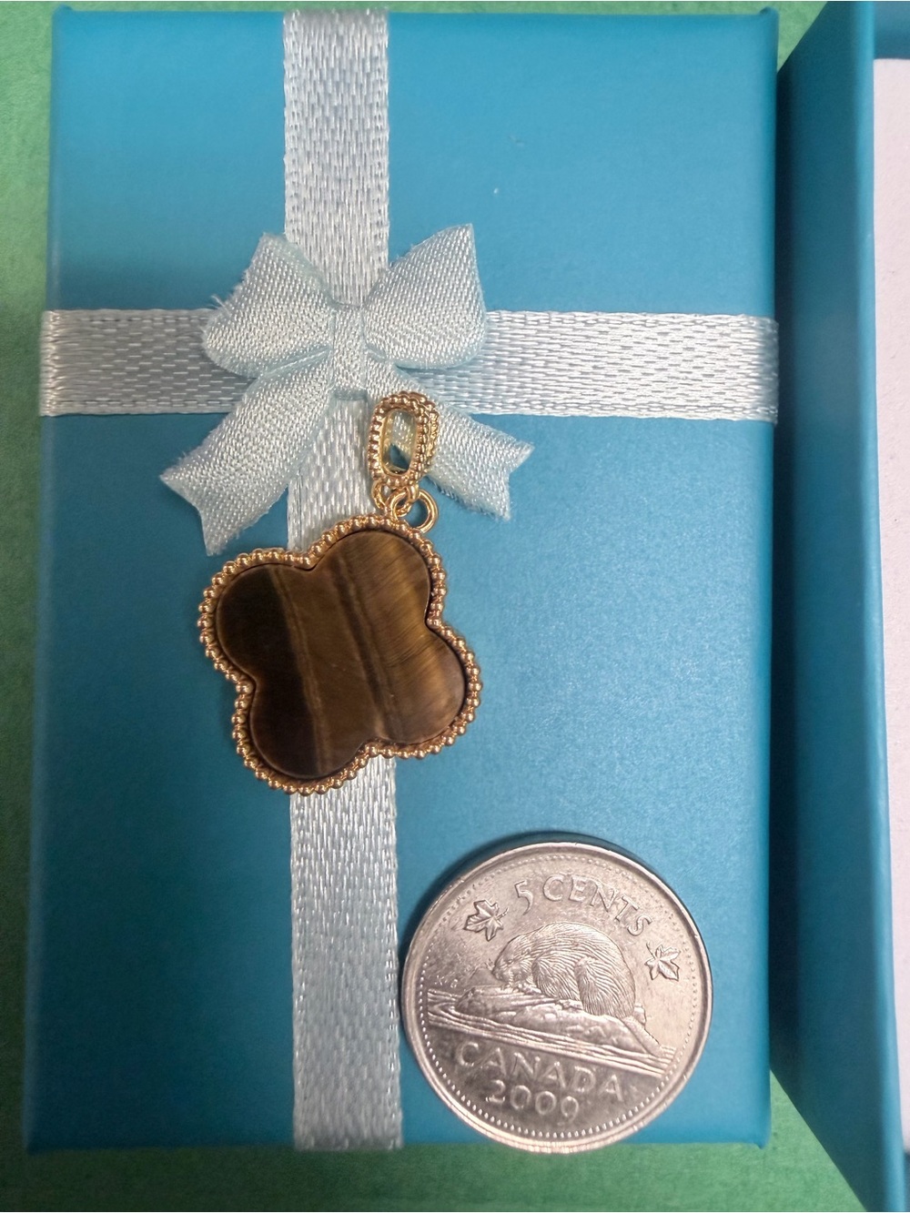 Reversible Gold-Tone & Tiger Eye Clover Pendant Necklace 1.2g